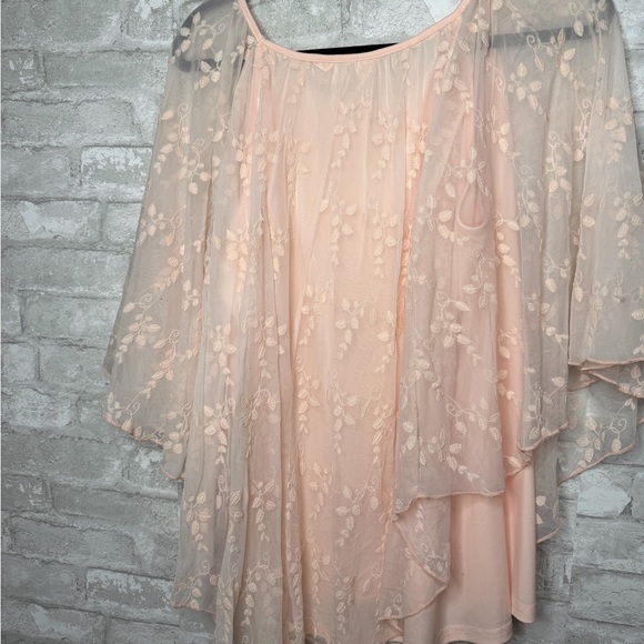 2X Cato women's peach embroidered mesh overlay top - Picture 3 of 3